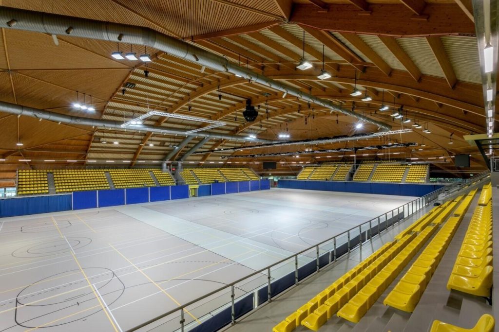 Een sportruimte huren eveneens als een gymzaal huren heeft diverse voordelen. Een belangrijk voordeel is de betaalbaarheid en toegankelijkheid. Zo heb je niet de kosten van een eigen pand, maar wel alle voordelen.