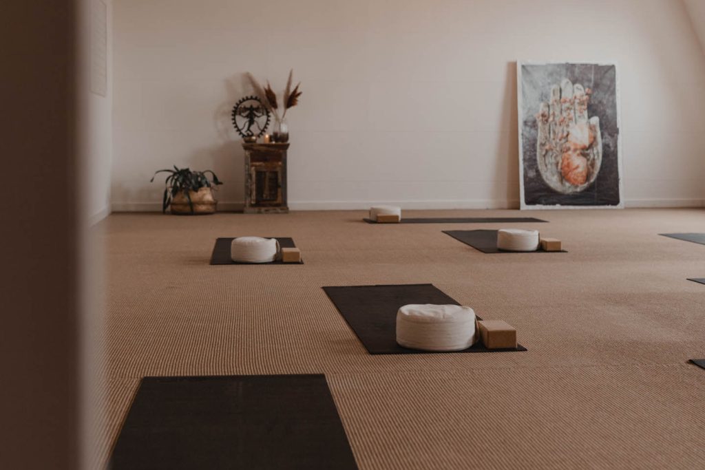 Een sportruimte huren of een yogastudio huren is een ideaal alternatief op het bezitten van een eigen ruimte aangezien het vele voordelen met zich mee brengt.